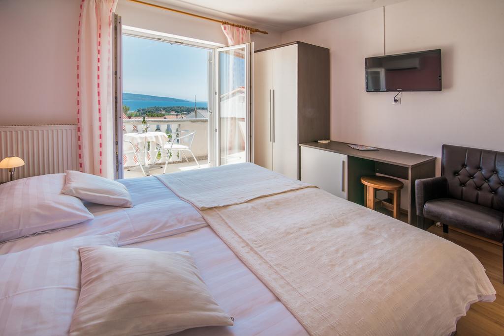 B&B Villa Ana Krk Town Bagian luar foto