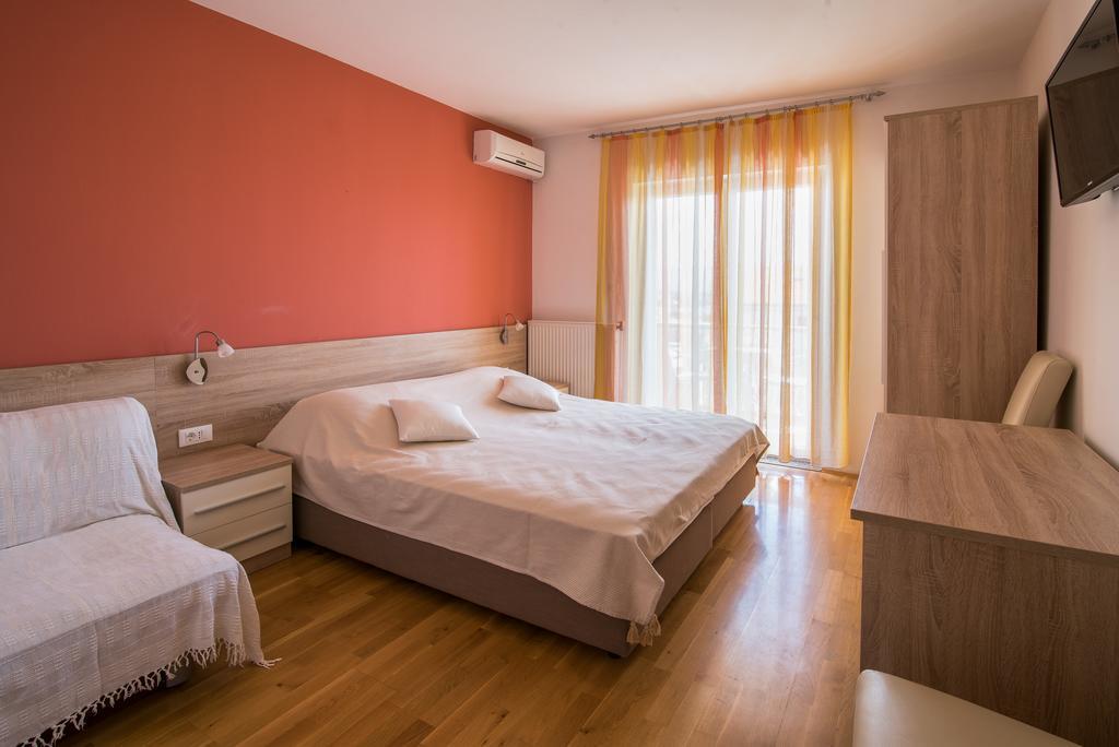 B&B Villa Ana Krk Town Bagian luar foto