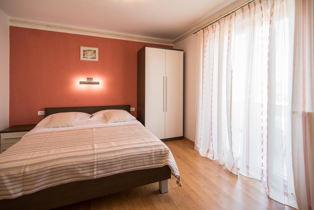 B&B Villa Ana Krk Town Bagian luar foto