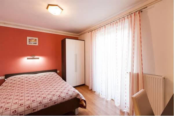 B&B Villa Ana Krk Town Bagian luar foto