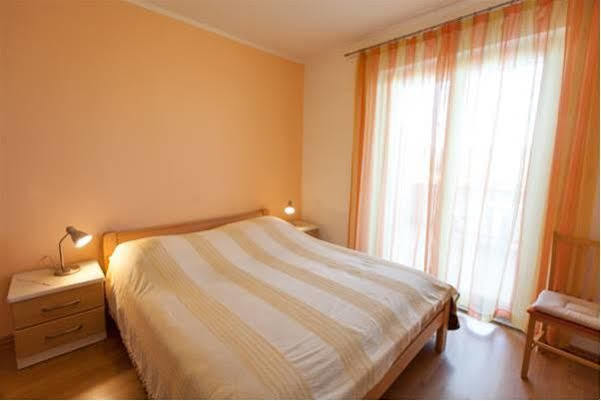 B&B Villa Ana Krk Town Bagian luar foto