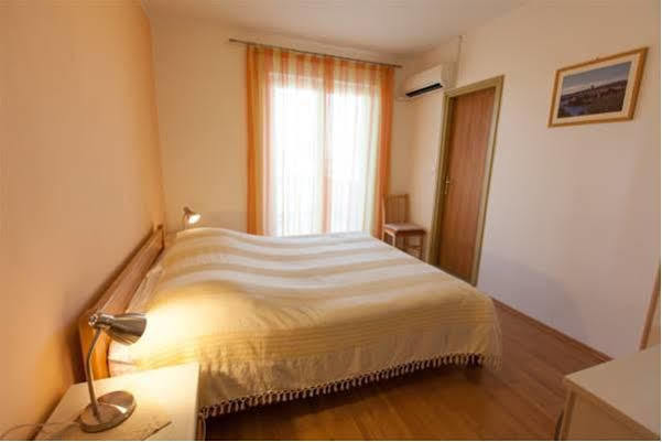 B&B Villa Ana Krk Town Bagian luar foto